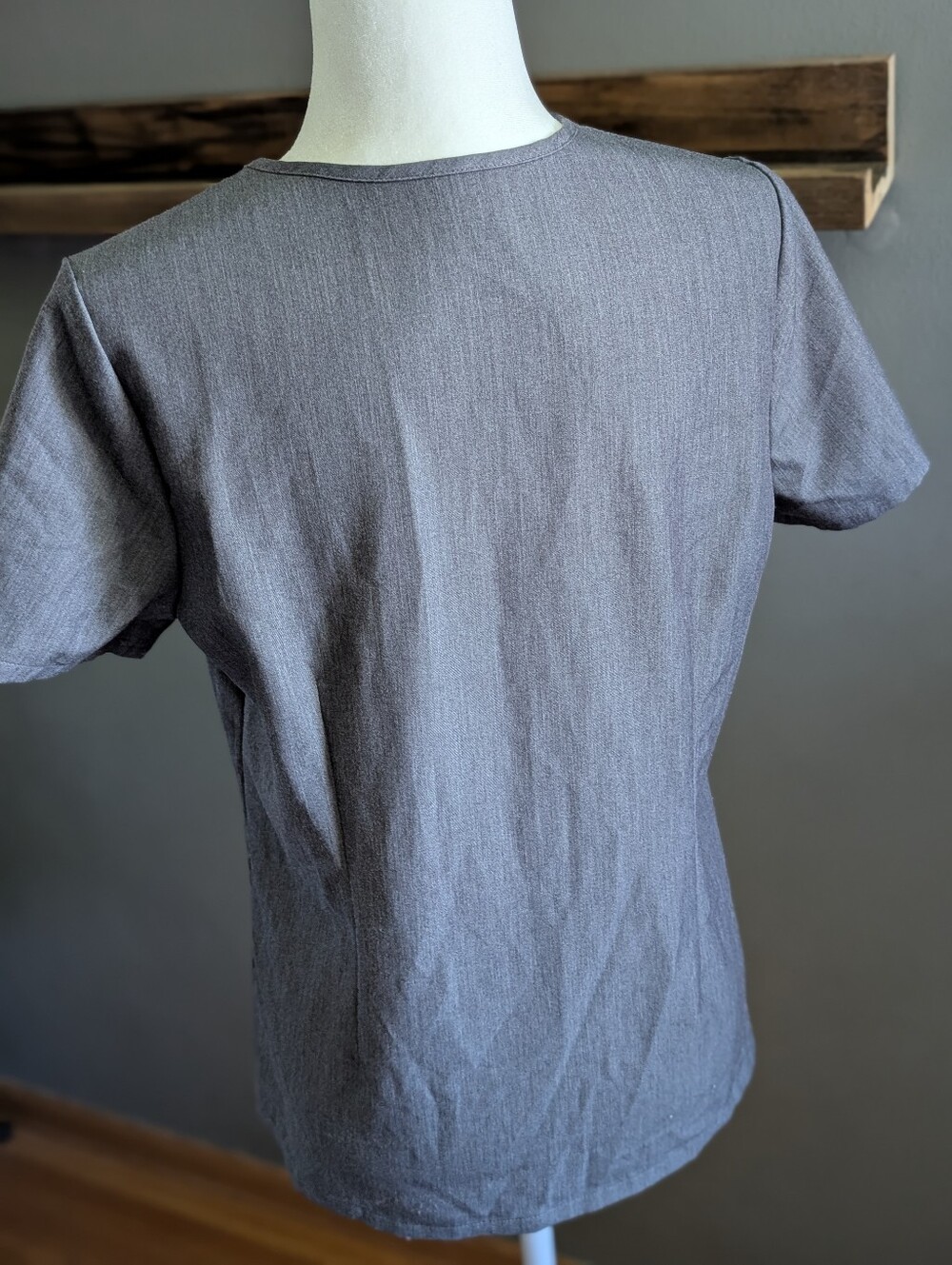 FIGS Technical Collection Casma V-Neck Scrub Top Heather Charcoal Gray Size Smal - Picture 4 of 5